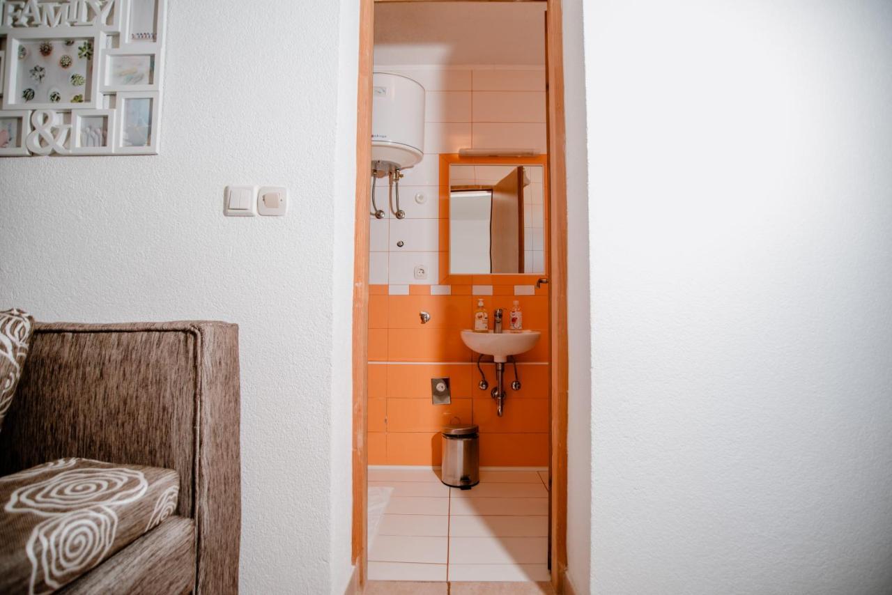 Apartmens Leona Apartamento Karlobag Exterior foto