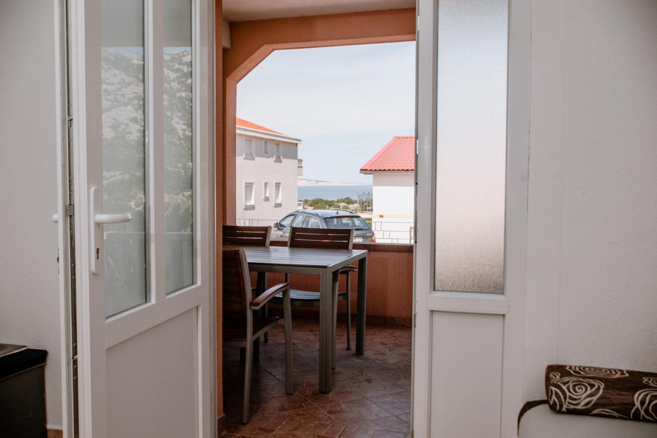 Apartmens Leona Apartamento Karlobag Exterior foto