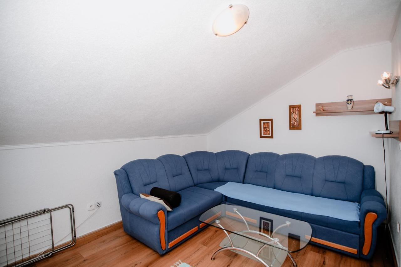 Apartmens Leona Apartamento Karlobag Exterior foto