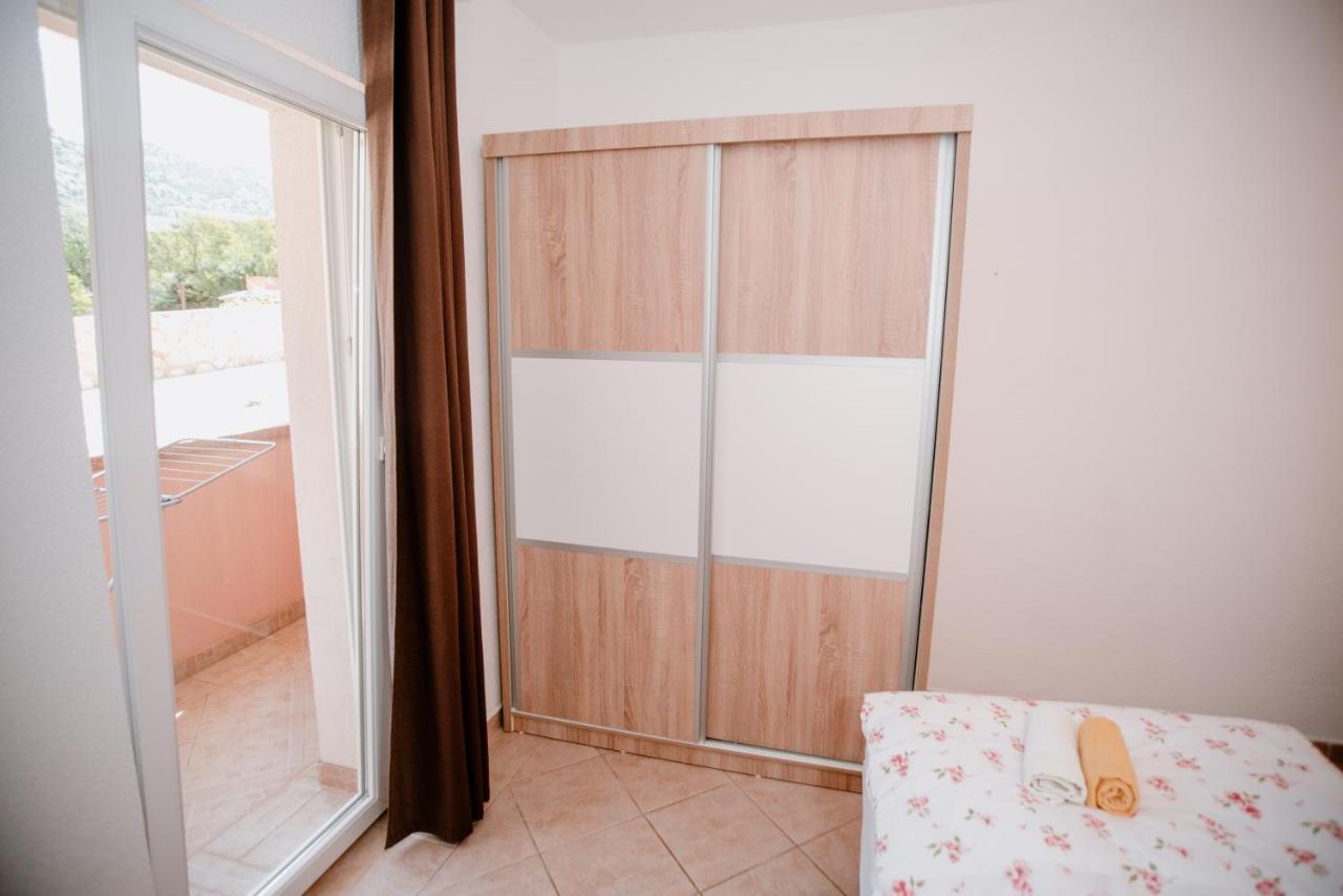 Apartmens Leona Apartamento Karlobag Exterior foto
