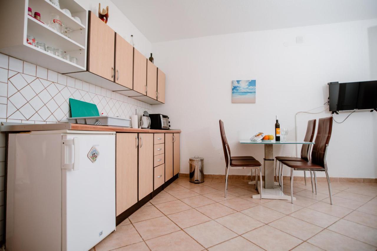 Apartmens Leona Apartamento Karlobag Exterior foto