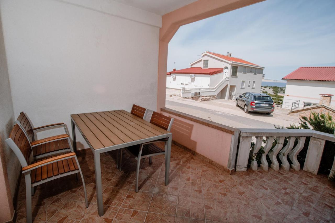 Apartmens Leona Apartamento Karlobag Exterior foto