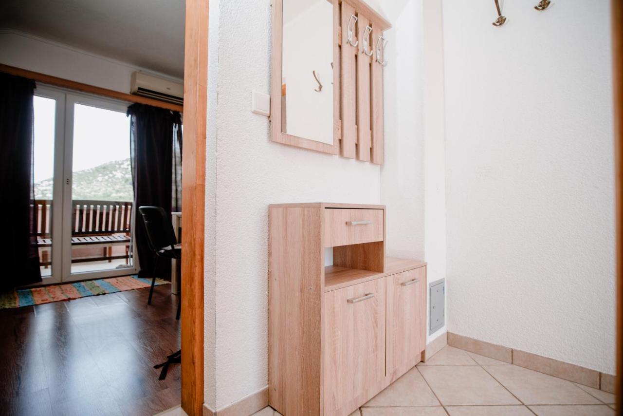Apartmens Leona Apartamento Karlobag Exterior foto