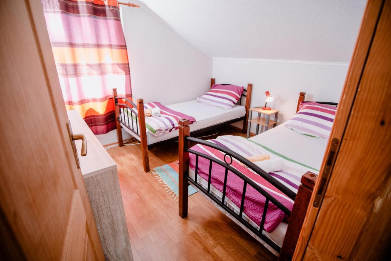 Apartmens Leona Apartamento Karlobag Exterior foto