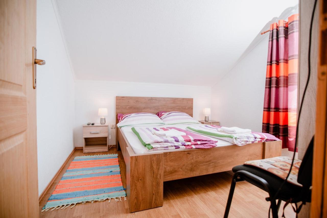 Apartmens Leona Apartamento Karlobag Exterior foto